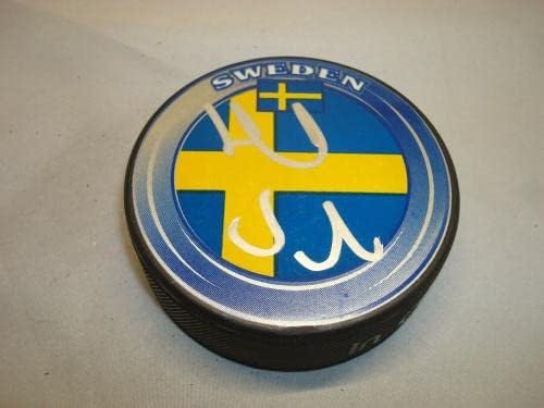 Henrik Sedin İmzalı Takım İsveç Hokey Diski İmzalı Canucks PSA / DNA COA 1A-İmzalı NHL Diskleri